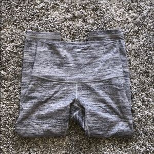 Lululemon cropped leggings size 6